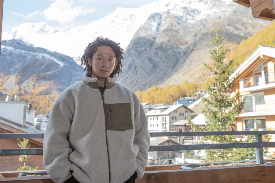 UNIQLO ハイブリッドダウンスノーボードパーカ イメージ画像